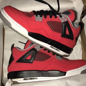 Jordan Retro 4 Fire Red 8/10